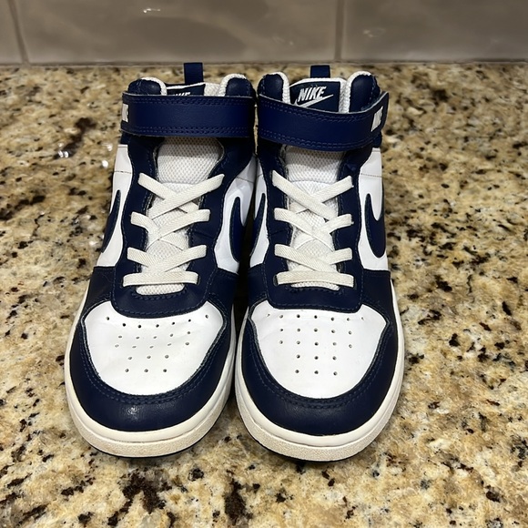 Boys Nike Shoes Size 2.5Y - Picture 2 of 6